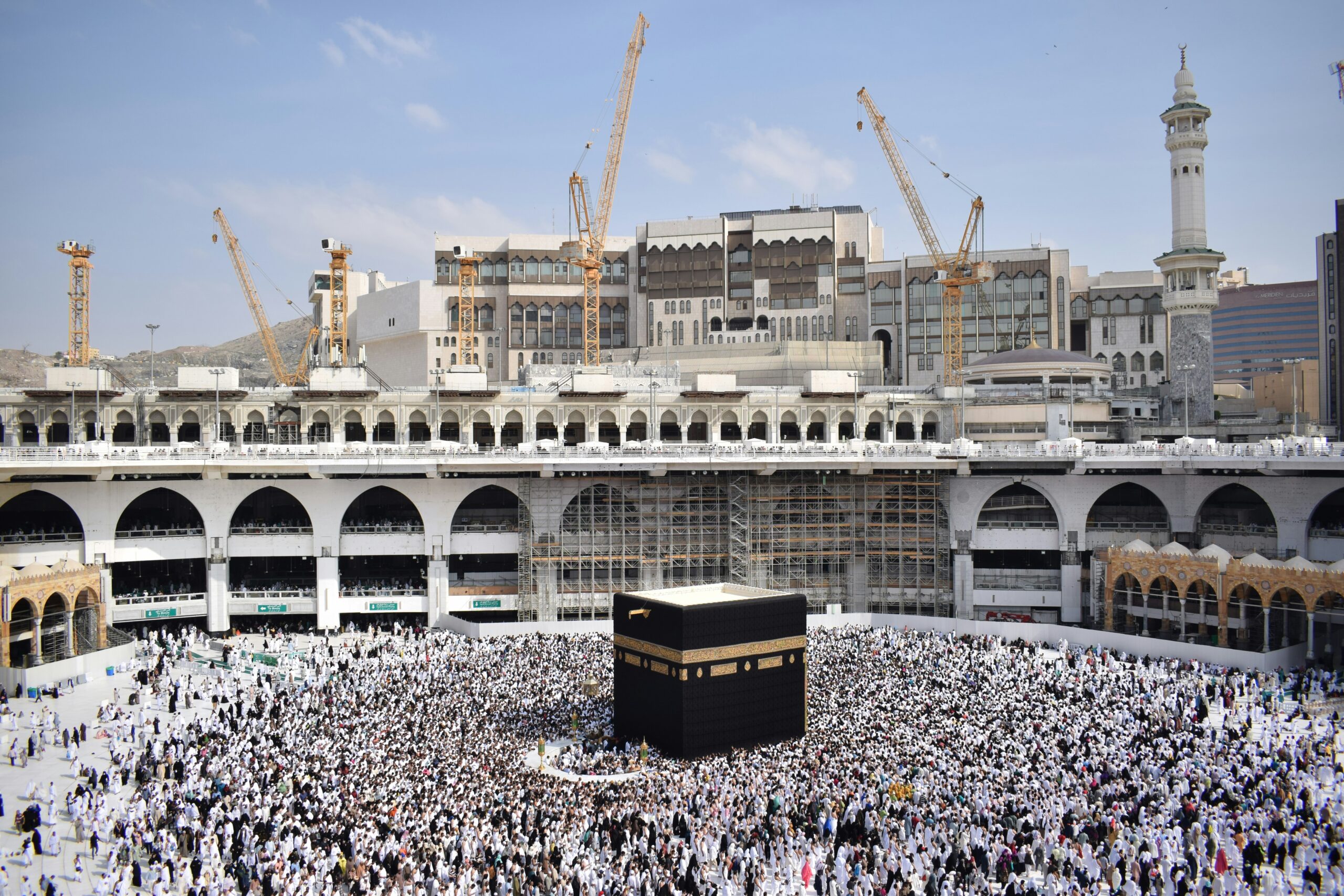 A Complete Guide to Choosing the Right Umrah Travel Option