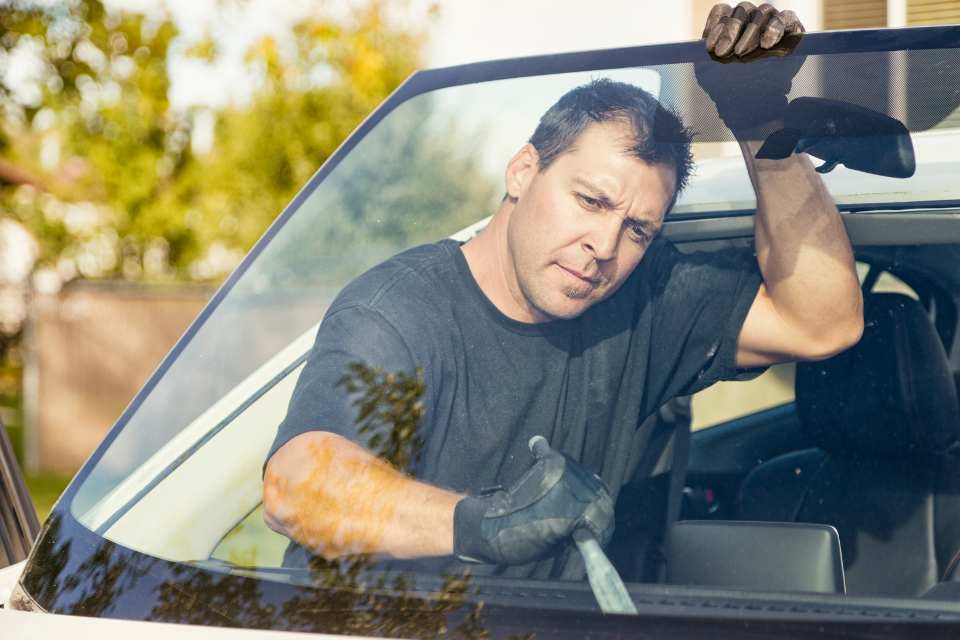 How to Choose the Right Glass Replacement Service?