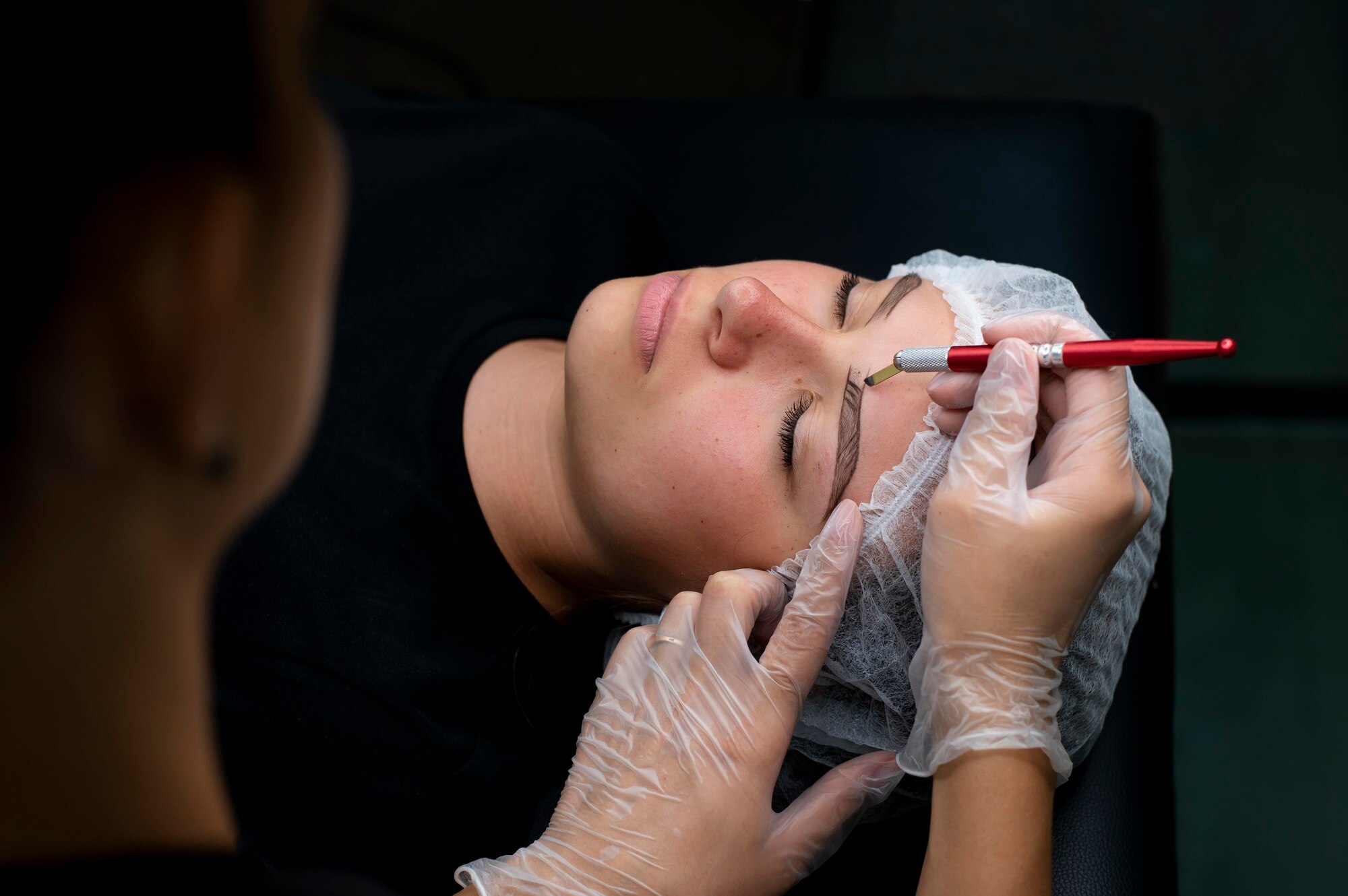 eyebrow shaping and tinting